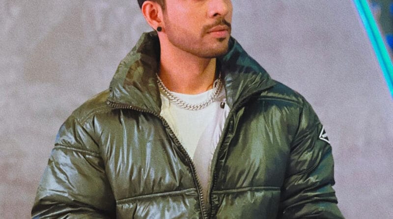 Tony Kakkar का 'नागिन जैसी कमर हिला' गाना