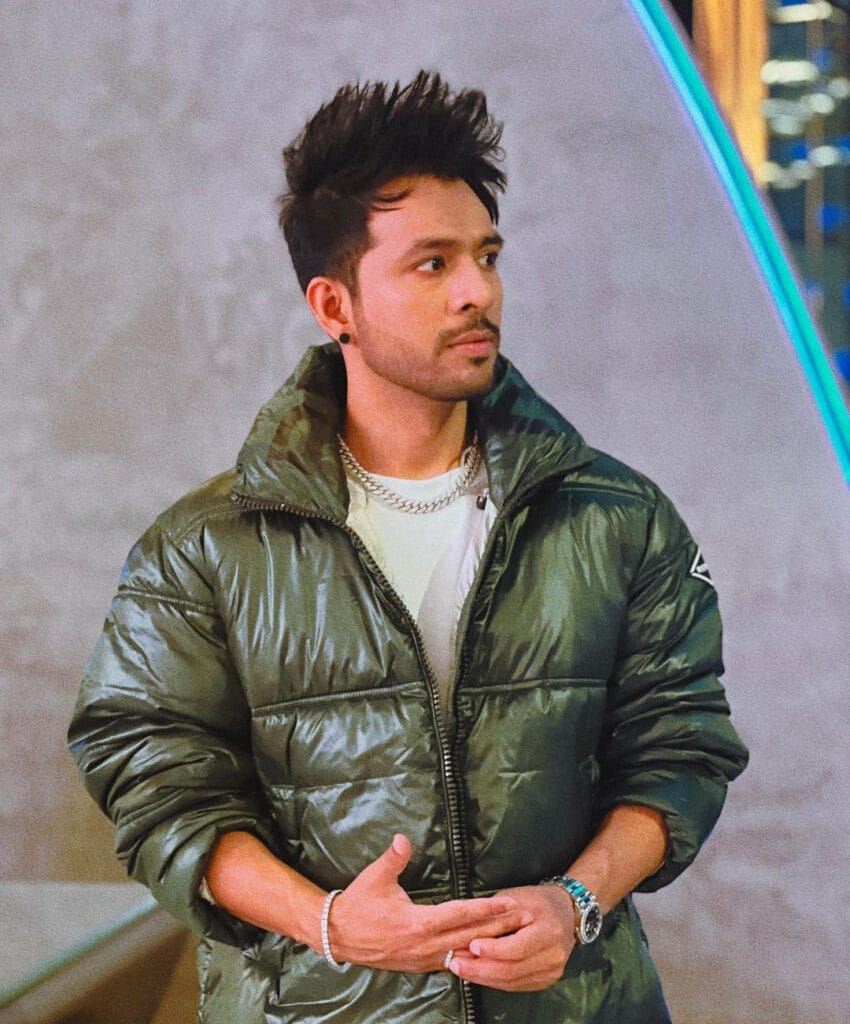 Tony Kakkar का 'नागिन जैसी कमर हिला' गाना