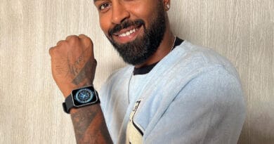 Hardik Pandya wears engagement ring to Natasha