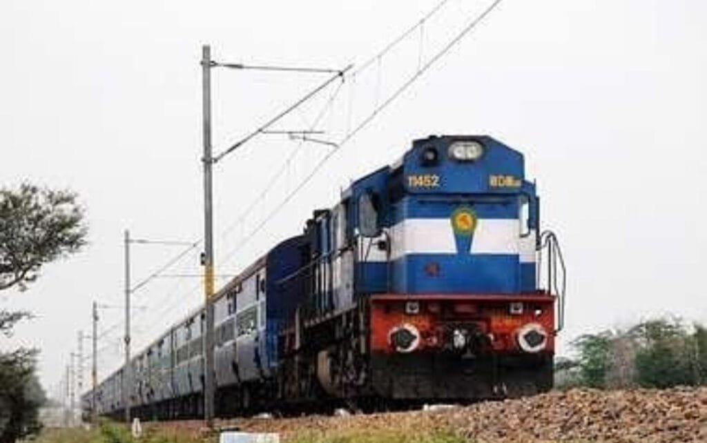 रेल कोच फैक्ट्री में 400 पदों पर भर्ती की प्रक्रिया चल रही है। सरकारी नौकरी के इच्छुक उम्मीदवार ऑनलाइन आवेदन कर सकते है। इस भर्ती के लिए कोई लिखित परीक्षा नहीं होगी।