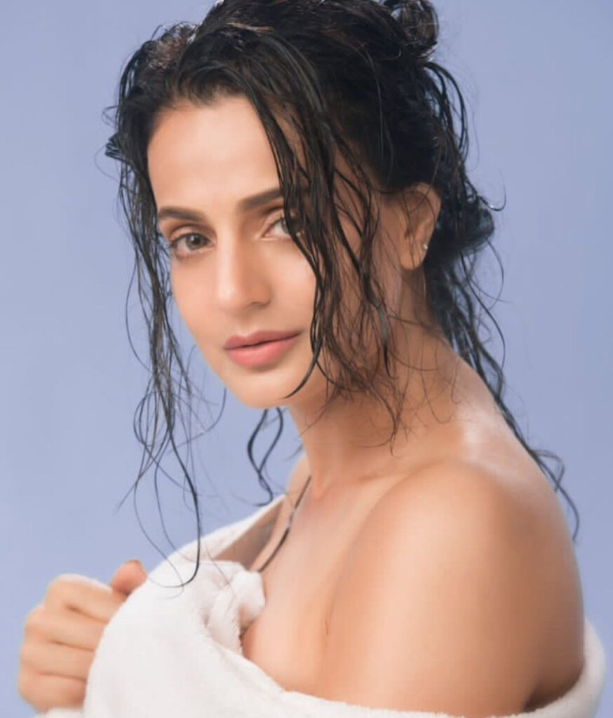 Amisha photos: अमीषा पटेल के वीडियो इंटरनेट पर खूब हो रहे हैं वायरल