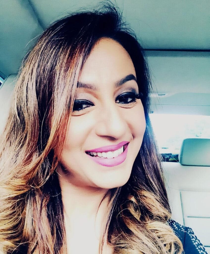 बिग बॉस 13 के घर में कश्मीरा शाह ने एंट्री करते ही धमाल मचा दिया है।कश्मीरा शाह ने कहा कि अब सिड और नाज खत्म हो गया है। उनका ये वीडियो खूब वायरल हो रहा है।