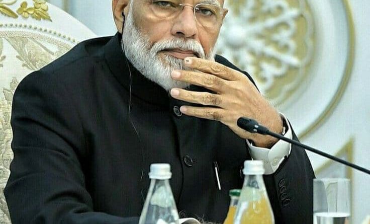 पीएम नरेंद्र मोदी ने एनसीसी कैडेटों को संबोधित करते हुए पाकिस्तान और विपक्ष पर निशाना साधा है। उन्होंने कहा संविधान की बात करने वाले लोग संसद में पास हुए कानून को नकार रहे हैं।