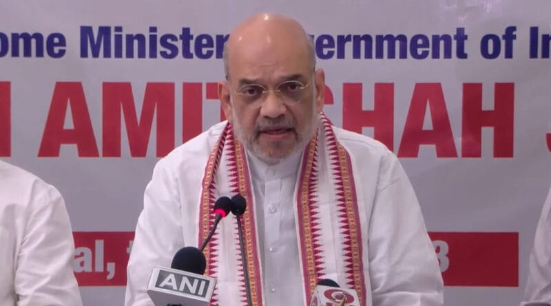 गृह मंत्री अमित शाह ने कहा,” मेरा अरविंद केजरीवाल को सुझाव है कि उन्हें एक बार प्रयागराज में जाकर गंगा नदी में डुबकी लगानी चाहिए, तब उन्हें पता चलेगा कि नदी को कैसे साफ रखा जाता है।"