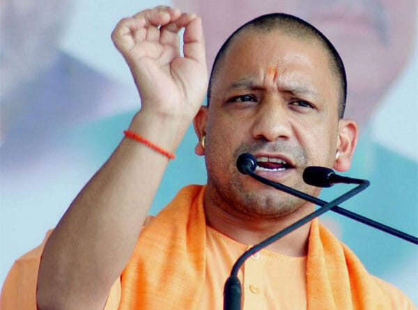 सीएम योगी आदित्यनाथ ने कहा कि अरविंद केजरीवाल दिल्ली वालों को साफ पानी तक मुहैया नही करा पाए । एक सर्वे के अनुसार दिल्ली सरकार यहां की जनता को जहरीला पानी पिला रही है।