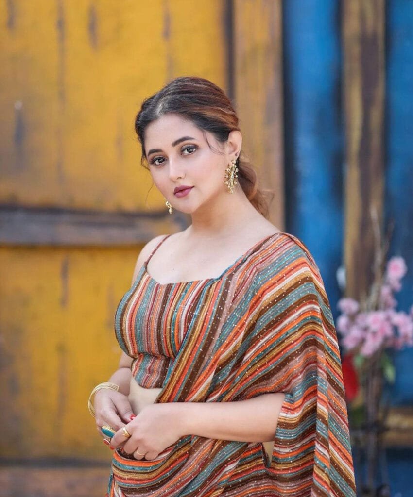 बिग बॉस 13 के फिनाले की ट्रॉफी रश्मि देसाई जीते, इसके लिए उनके घर वालों ने मन्नत मांगी है। रश्मि देसाई की पूरी टीम और उनके घर वालों ने पूजा का आयोजन कर हवन किया।