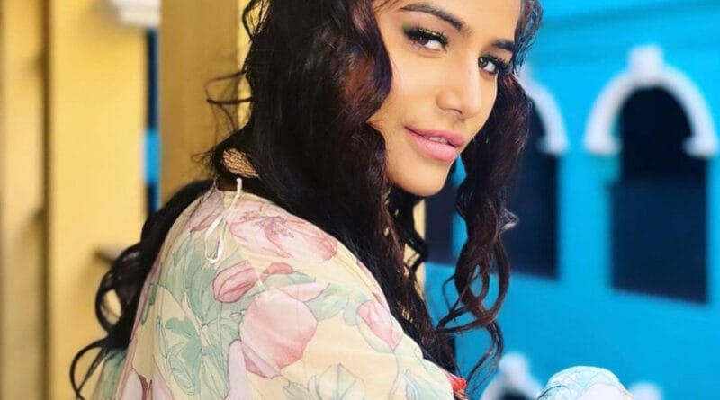 Model Poonam Pandey ने किया राज कुंद्रा के खिलाफ केस दर्ज