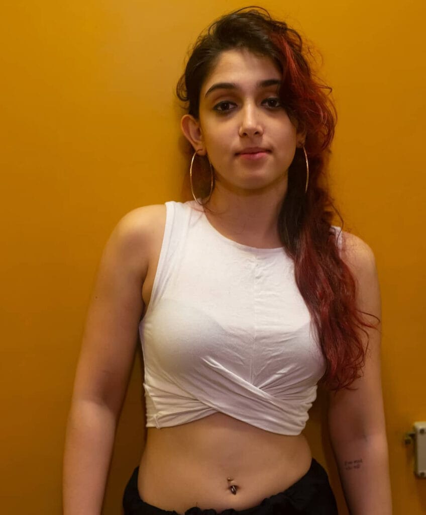 बॉलीवुड अभिनेता आमिर खान की बेटी इरा खान की अतरंगी तस्वीरें सोशल मीडिया पर खूब वायरल हो रही हैं। इन तस्वीरों को अभिनेता की बेटी ने खुद इंस्टाग्राम एकाउंट पर शेयर किया है।