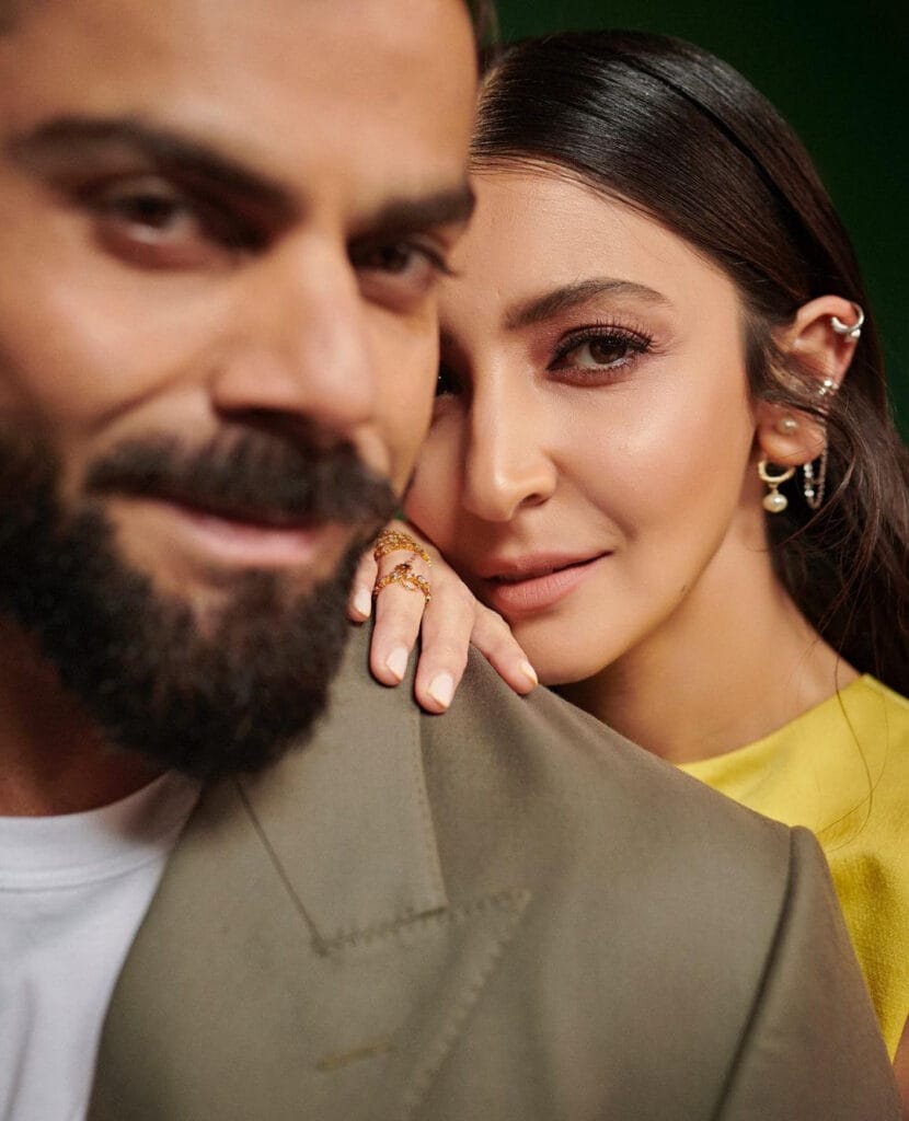 भारतीय क्रिकेट टीम के कप्तान विराट कोहली और उनकी पत्नी बॉलीवुड एक्ट्रेस अनुष्का शर्मा ने अपने इंस्टाग्राम एकाउंट पर एक वीडियो शेयर किया है। इस वीडियो में उन्होंने कोरोना वायरस बचने के लिए उपाय बताए है।