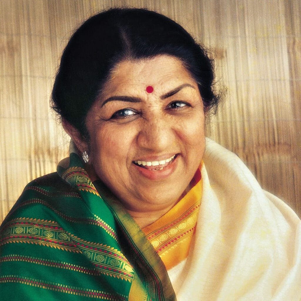 सुरों की मलिका लता मंगेशकर ने कोरोना वायरस की जंग में दिल खोलकर दान दिया है। इसकी जानकारी उन्होंने खुद एक ट्वीट कर दी है।