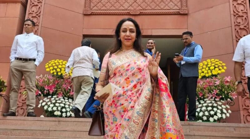 भारत में कोरोनावायरस के कारण अब तक 19 लोगों की मौत हो चुकी है। इस वायरस से संक्रमित लोगों की संख्या का आंकड़ा बढ़कर 873 पहुंच गया है। राहत की बात ये है कि इस वायरस से संक्रमित 79 लोग स्वस्थ होकर विभिन्न अस्पतालों से छुट्टी ले चुके हैं।