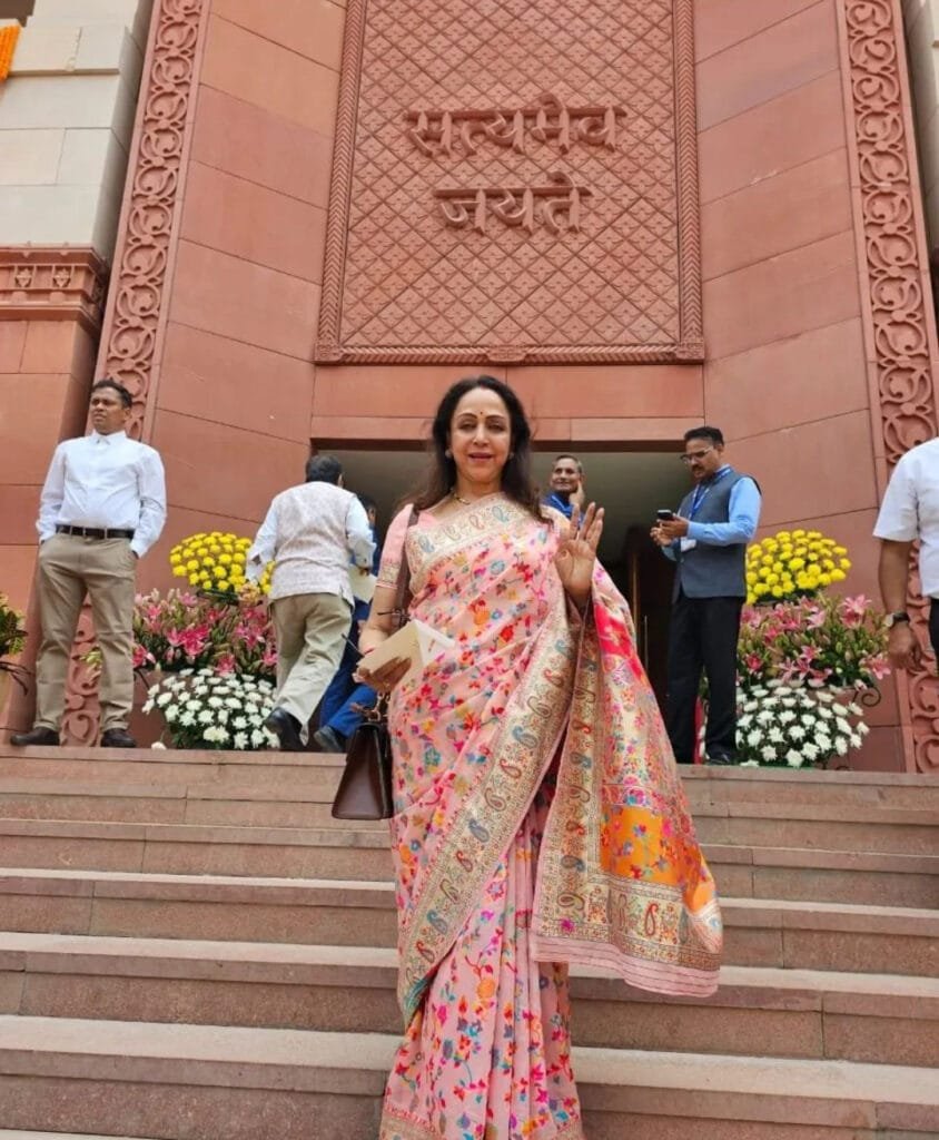 भारत में कोरोनावायरस के कारण अब तक 19 लोगों की मौत हो चुकी है। इस वायरस से संक्रमित लोगों की संख्या का आंकड़ा बढ़कर 873 पहुंच गया है। राहत की बात ये है कि इस वायरस से संक्रमित 79 लोग स्वस्थ होकर विभिन्न अस्पतालों से छुट्टी ले चुके हैं।