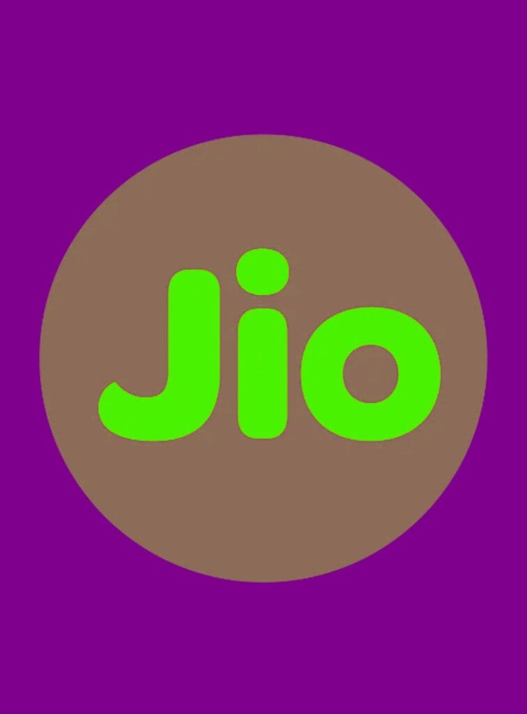 रिलायंस JIO कंपनी अपने ग्राहकों को 100 मिनट फ्री कॉलिंग और 100 मिनट एसएमएस की सुविधा दे रही है। इसके अलावा कंपनी ने 17 अप्रैल तक वैधता भी बढ़ाने का ऐलान किया है।