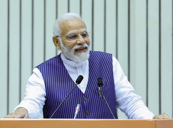 PM Care Fund में LIC ने दान किए 105 करोड़