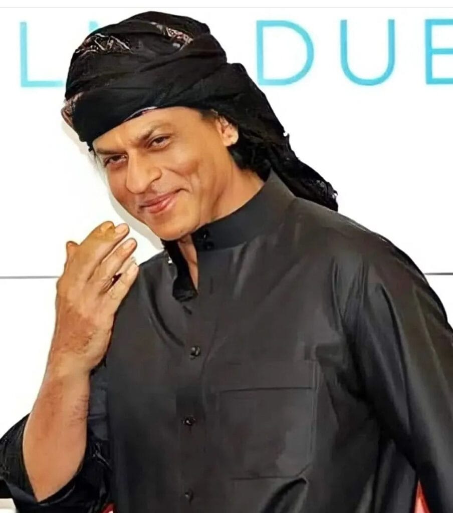 बॉलीवुड अभिनेता शाहरुख़ खान कोरोना वायरस की जंग में मदद के लिए कई तरह की घोषणाएं कर चुके हैं। उन्होंने भूखे गरीब मजदूरों के लिए लॉकडाउन के दौरान एक महीने तक खाना देने और जरूरी सहायता सामग्री देने की घोषणा पहले ही कर दी है। इसके अलावा उन्होंने अब एक और घोषणा की है। जिसकी फैंस खूब तारीफ कर रहे हैं।