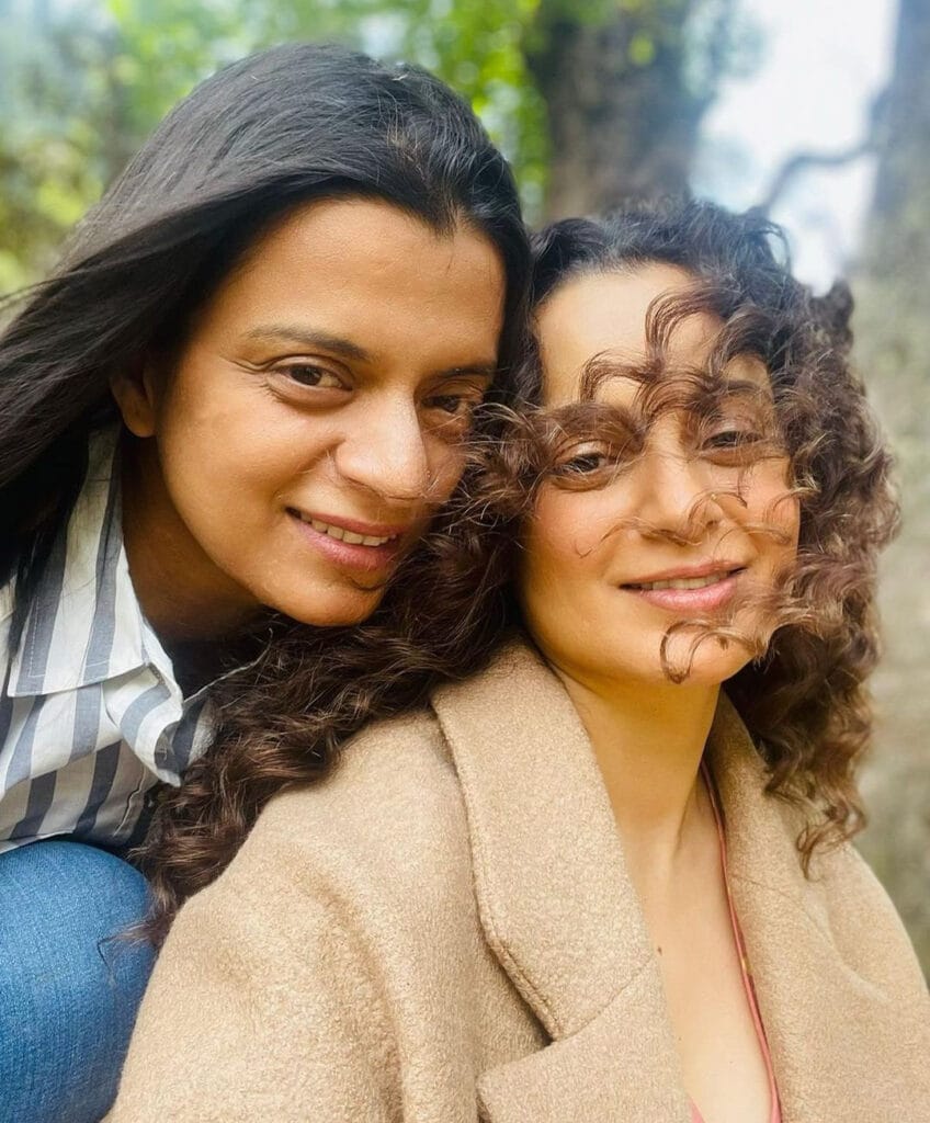 बॉलीवुड एक्ट्रेस कंगना रनौत की बहन और मैनेजर रंगोली चंदेल का ट्विटर एकाउंट सस्पेंड हो गया है। ट्विटर इंडिया ने विवादित बयानों कारण की कार्रवाई। समुदाय विशेष पर की थी विवादित टिप्पणी।