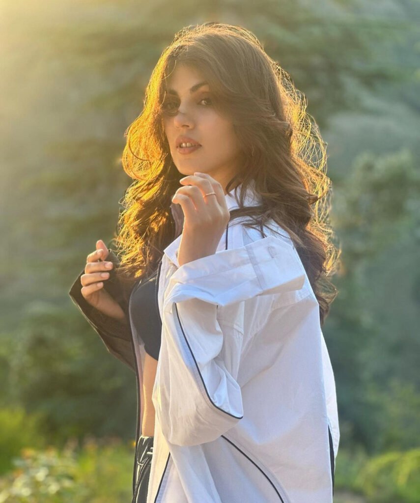 अभिनेत्री रिया चक्रवर्ती और सुशांत सिंह को पिछले कई महीने से कई मौकों पर एक साथ देखा जा रहा है। यही नहीं दोनों ने पिछले दिनों छुट्टियां भी इकट्ठे मनाई हैं।