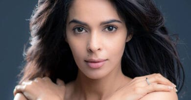 Actress Mallika Sherawat का योगा वीडियो खूब हो है वायरल