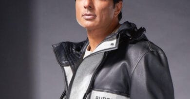 बॉलीवुड अभिनेता सोनू सूद कोरोना वायरस महामारी के दौरान लॉकडाउन में फंसे प्रवासी मजदूरों की अपने खर्च पर घर वापसी करवा रहे हैं। जिसके लिए उनको दुनिया का सबसे बड़ा अवॉर्ड मिला है। इस बात की जानकारी एक्टर ने खुद एक ट्वीट कर दी