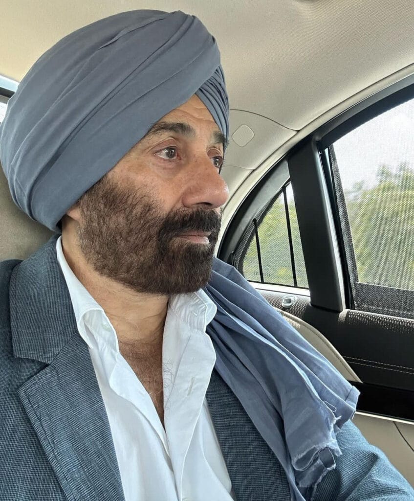 भारतीय जनता पार्टी के पंजाब के गुरदासपुर से अभिनेता से नेता बने बीजेपी सांसद सनी देओल की गुमशुदगी के पोस्टर लगाए जा रहे हैं। इससे पहले साध्वी प्रज्ञा के भी पोस्टर लगे थे। 
