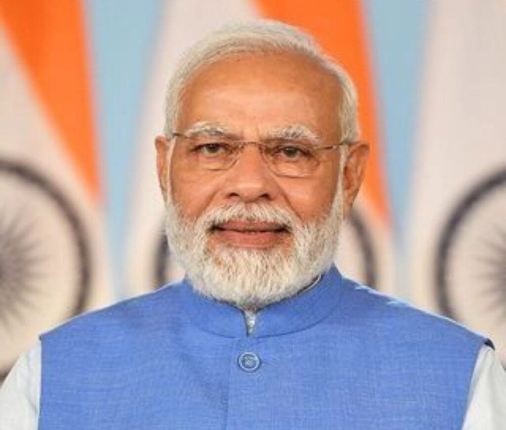 पीएम नरेंद्र मोदी ने आज गुरुवार के दिन कोलकाता स्थित इंडियन चैम्बर ऑफ़ कॉमर्स को संबोधित किया। जिसमें उन्होंने COVID-19 संकट को अवसर में बदलने की बात कही।