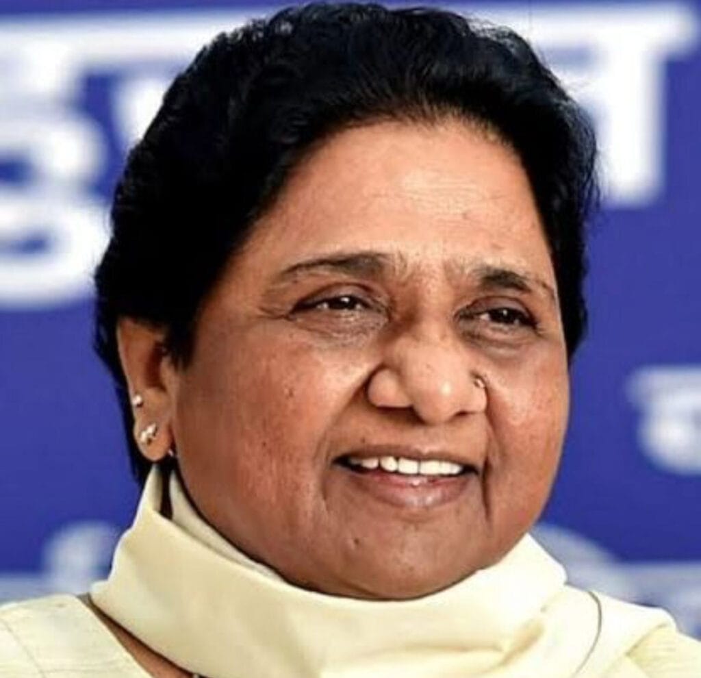कोरोना वायरस महामारी में लागू लॉकडाउन में प्रवासी मजदूरों पर नियमों का उल्लंघन करने पर केस दर्ज किए गए। जिनको अब सुप्रीम कोर्ट ने वापिस लेने का निर्देश दिया है। कोर्ट के इस फैसले की बसपा प्रमुख मायावती ने सराहना की है।