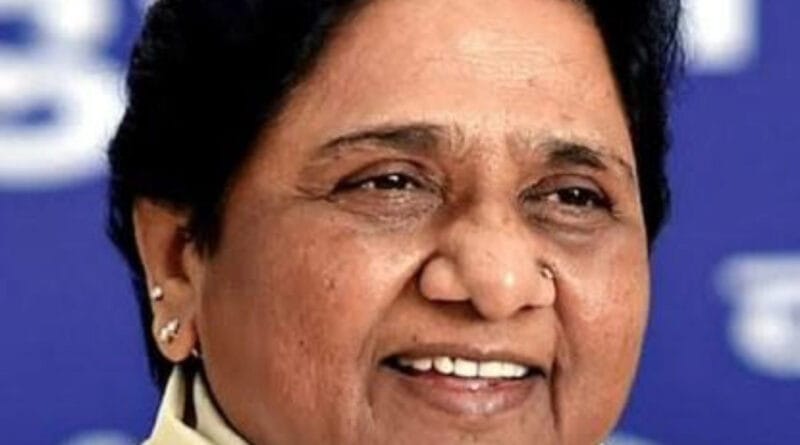 कोरोना वायरस महामारी में लागू लॉकडाउन में प्रवासी मजदूरों पर नियमों का उल्लंघन करने पर केस दर्ज किए गए। जिनको अब सुप्रीम कोर्ट ने वापिस लेने का निर्देश दिया है। कोर्ट के इस फैसले की बसपा प्रमुख मायावती ने सराहना की है।