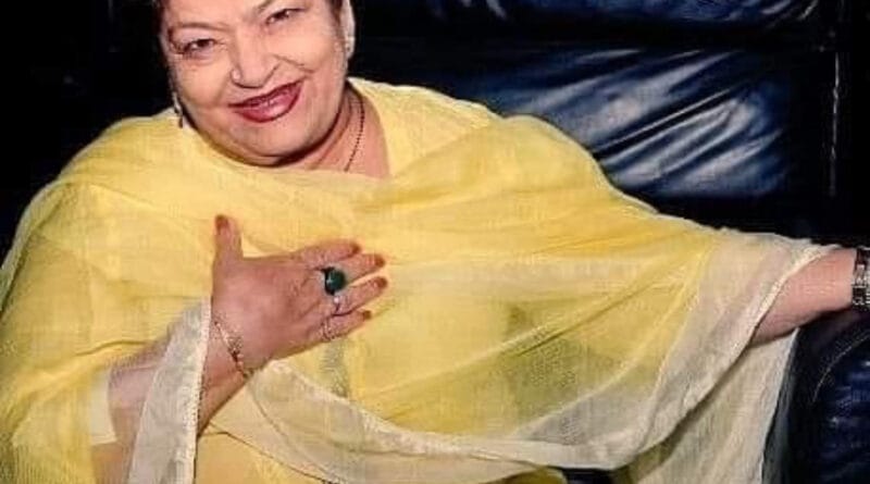 कोरियोग्राफर सरोज खान को सांस लेने में तकलीफ के कारण अस्पताल में भर्ती कराया गया। सरोज खान का कोरोना वायरस टेस्ट किया गया।