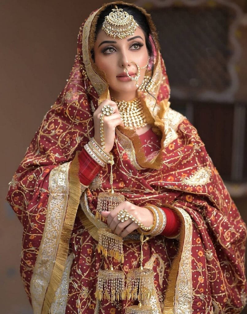 हिमेश रेशमिया के साथ हैप्पी हार्डी एंड हीर फिल्म में सफल अभिनय कर चुकी सोनिया मान का एक लेटेस्ट वीडियो खूब वायरल हो रहा हैं। जिसमें एक्ट्रेस पंजाबी गाने पर इठलाती हुई नजर आ रही है।