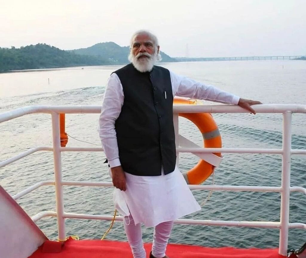 BJP का बिहार चुनाव प्रचार शुरू,छवि सुधारने लेह पहुंचे पीएम मोदी:ख्याति श्री 1 भारत-चीन LAC विवाद में 15 जून की रात को भारतीय सेना के 20 जवान शहीद हो गए थे। आज पीएम मोदी अचानक लद्दाख पहुंच गए। पीएम मोदी के लेह दौरे को लेकर ख्याति श्री ने तंज कसा है।