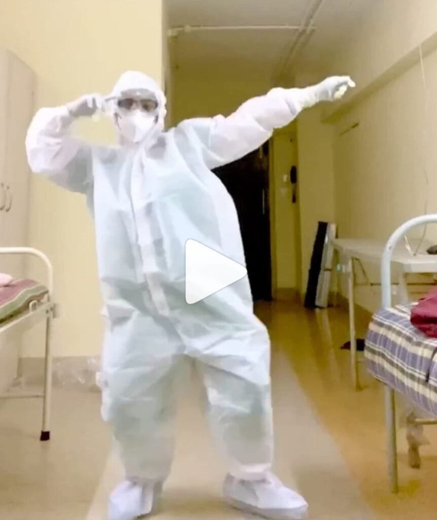 Dr Richa Negi ने PPE किट में 'गर्मी सॉन्ग' पर किया धमाकेदार डांस