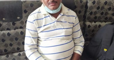 यूपी पुलिस मध्य प्रदेश के उज्जैन से विकास दुबे को सड़क मार्ग के रास्ते कानपूर ला रही थी। रास्ते में गाड़ी पलटी और विकास दुबे ने भागने की कोशिश की।पुलिस ने एनकाउंटर में ढेर कर दिया। 