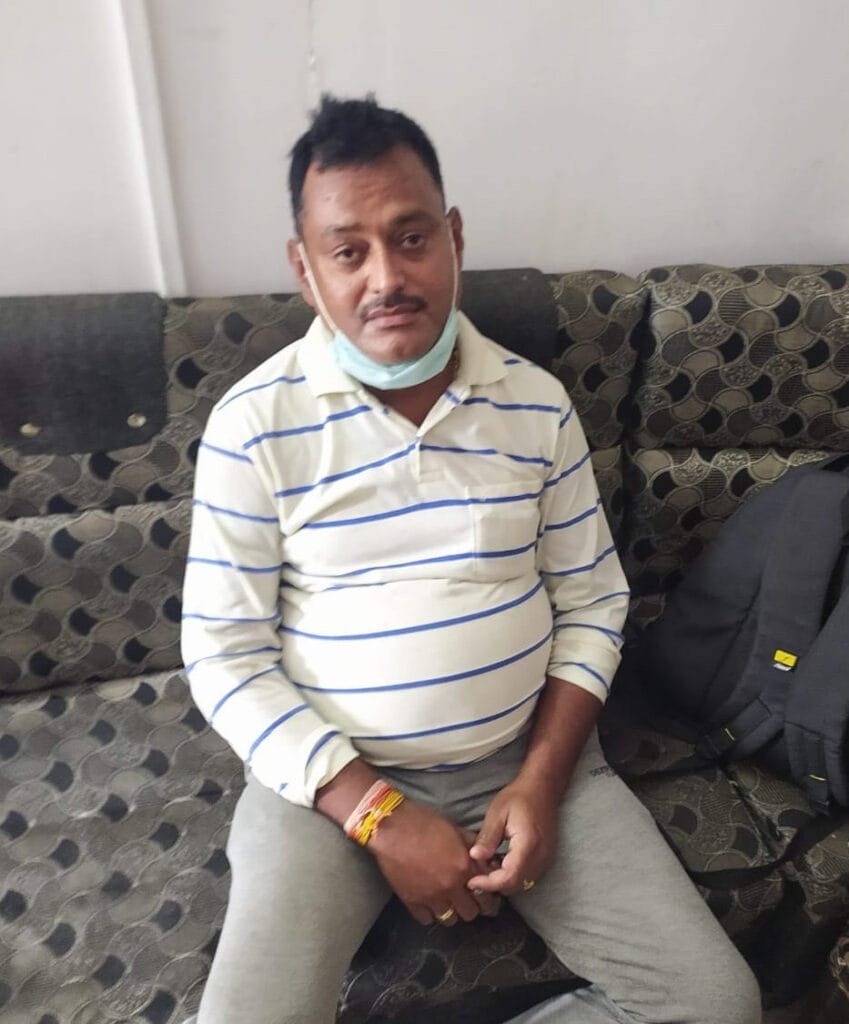यूपी पुलिस मध्य प्रदेश के उज्जैन से विकास दुबे को सड़क मार्ग के रास्ते कानपूर ला रही थी। रास्ते में गाड़ी पलटी और विकास दुबे ने भागने की कोशिश की।पुलिस ने एनकाउंटर में ढेर कर दिया। 
