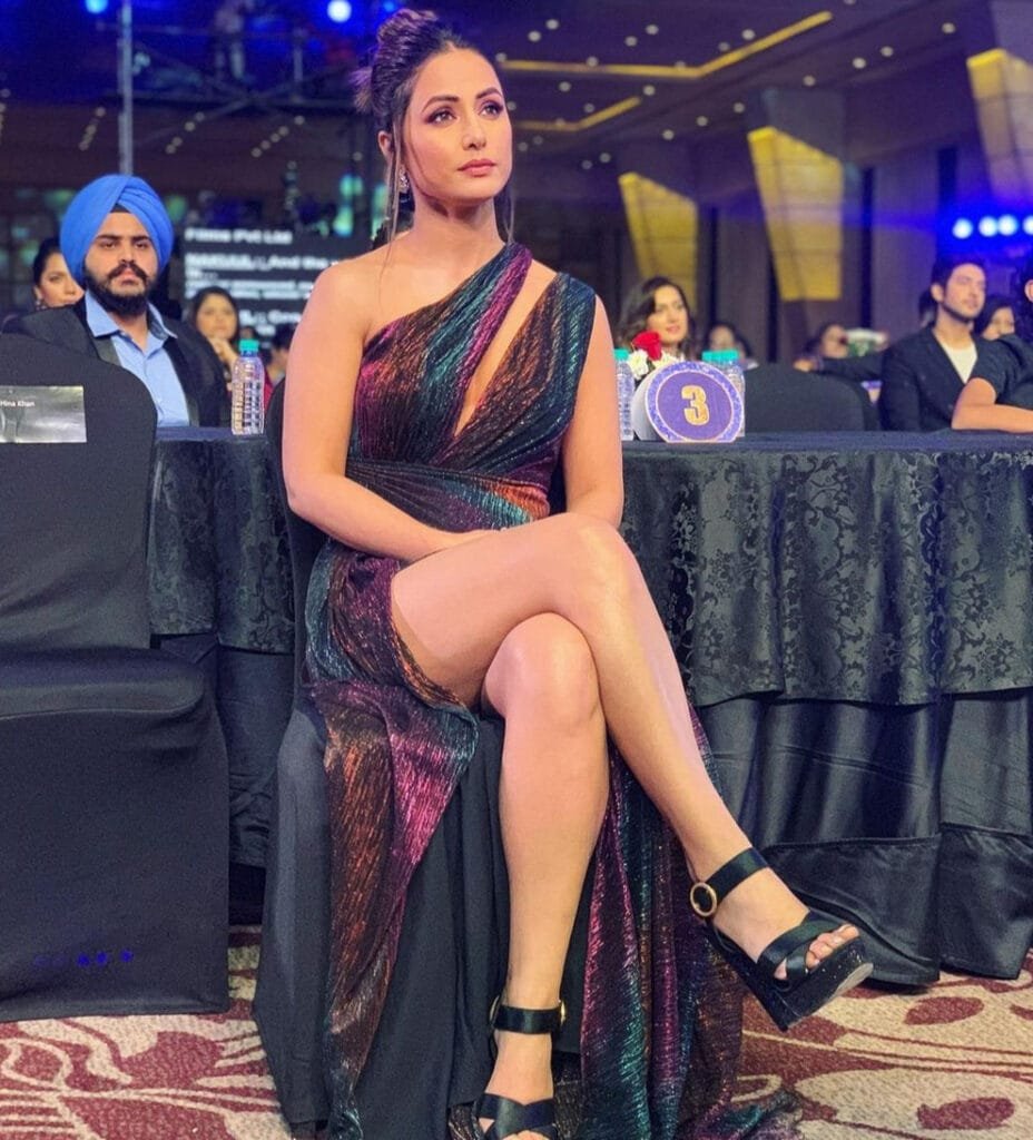 भारतीय फिल्म और टीवी एक्ट्रेस हिना खान को कोरोना वायरस काल में अपने बीते हुए दिनों को बहुत याद आ रही है। एक्ट्रेस ने टीवी अवॉर्ड सेरेमनी को याद करते हुए इंस्टाग्राम पर एक फोटो साझा की है।