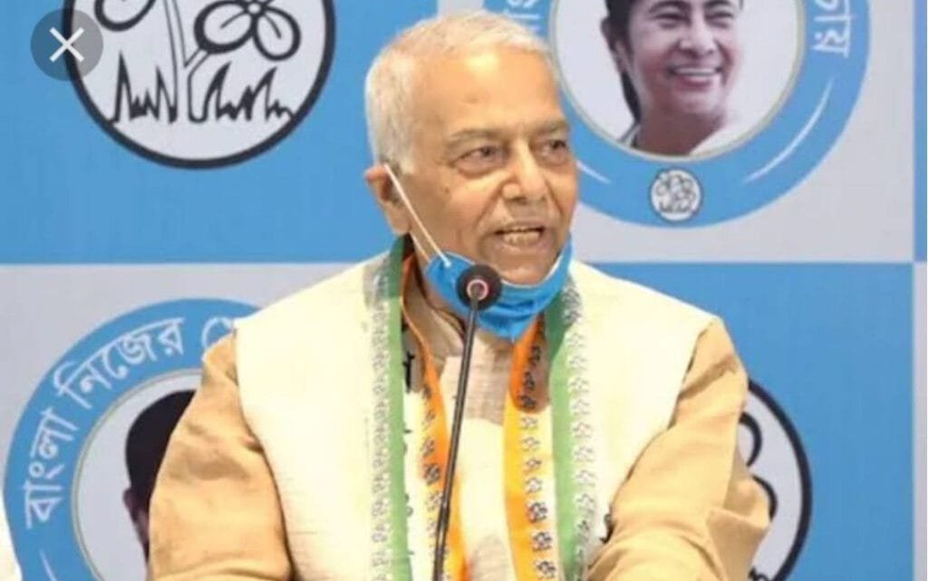 लद्दाख बॉर्डर पर चीनी सेना की तैनाती और भारत में कोरोना वायरस के बढ़ते हुए मामलों के मद्देनजर पूर्व विदेश मंत्री यशवंत सिन्हा ने पीएम मोदी पर तंज कसा है। उन्होंने कहा कि कोवीड के आंकड़ों के बारे में हर कोई गलत है।