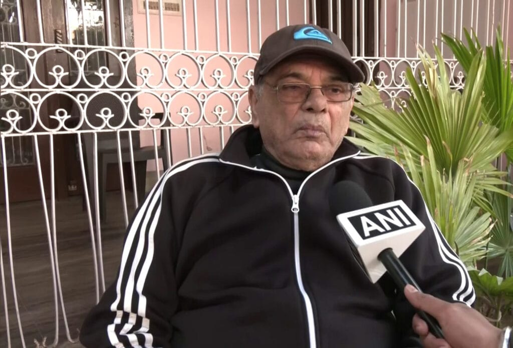 सुशांत सिंह राजपूत के पिता केके सिंह ने एक्ट्रेस रिया चक्रवर्ती के खिलाफ पटना के राजीव नगर थाने में FIR दर्ज कराई है। केके सिंह ने रिया चक्रवर्ती का बहुत गंभरी आरोप लगाए हैं।