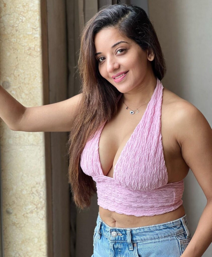 भोजपुरी सिनेमा की सुपर डुपर एक्ट्रेस मोनालिसा का लेटेस्ट फोटोशूट इंटरनेट पर खूब वायरल हो रहा है। मोनालिसा की इंस्टाग्राम फोटोज को लोग खुब पसंद कर रहे हैं।