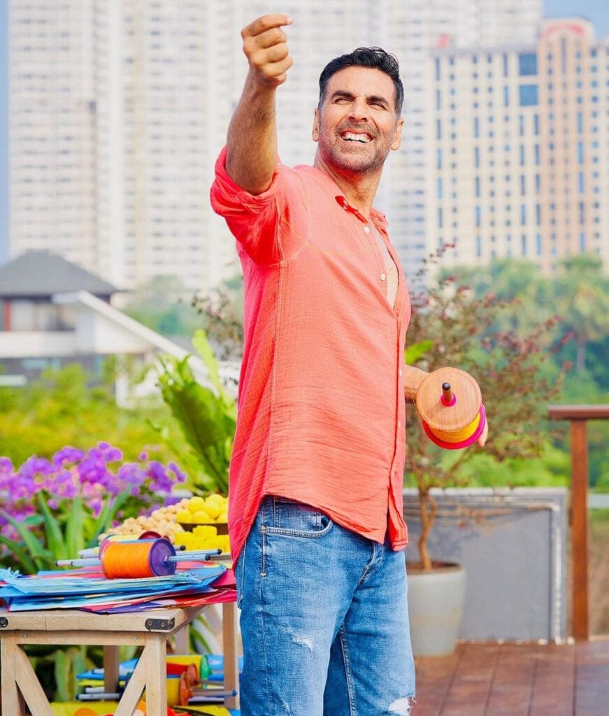 फोर्ब्स ने साल 2020 की दुनिया भर में सबसे अधिक वेतन पाने वाले अभिनेताओं की सूची जारी की है। फोर्ब्स की लिस्ट के अनुसार अक्षय कुमार छठे स्थान पर हैं जबकि ड्वेन जॉनसन लगातार दूसरी बार पहले स्थान पर हैं।