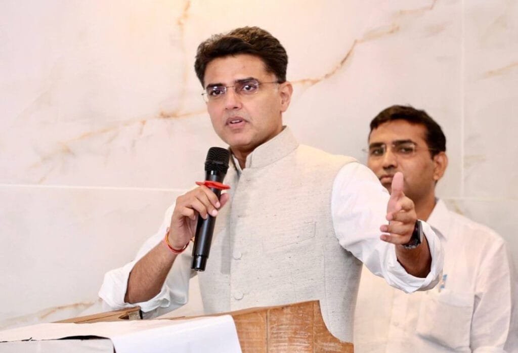 सीएम अशोक गहलोत की राजस्थान सरकार का सियासी संकट खत्म होता नजर आ रहा है। कांग्रेस पार्टी के बागी चल रहे नेता सचिन पायलट दोबारा पार्टी में शामिल हो गए हैं। पायलट की घर वापसी से कार्यकर्ताओं में ख़ुशी की लहर है।