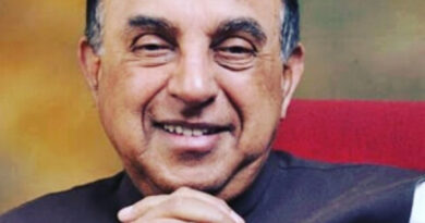 टीम इंडिया के पूर्व कप्तान एमएस धोनी के अंतराष्ट्रीय क्रिकेट से रिटायरमेंट लेने के एक दिन बाद ही ऑफर आने शुरू हो गए हैं। बीजेपी नेता सुब्रमण्यम स्वामी ने धोनी को लोक सभा चुनाव लड़ने की सलाह दी है।