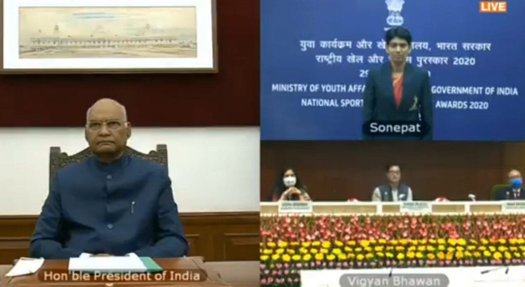 खेल दिवस पर राष्ट्रपति रामनाथ कोविंद पर्वतारोही अनीता कुंडू को राष्ट्रीय पुरस्कार से सम्मानित करेंगे 6 एवरेस्ट पर्वत पर चार बार चढ़ाई करने वाली हरियाणा की पर्वतारोही अनीता कुंडू को इस बार खेल दिवस पर 'तेनजिंग नोर्गे राष्ट्रीय पुरस्कार' से सम्मानित किया जाएगा।