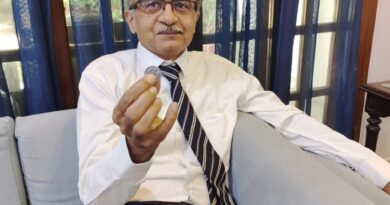 सुप्रीम कोर्ट ने अवमानना मामले में वरिष्ठ वकील प्रशांत भूषण पर सजा का फैसला सुनाते हुए एक रूपये का जुर्माना लगाया है। 1 सितंबर तक फाइन नहीं देने पर उनको 3 महीने तक की जेल की सजा हो सकती है।