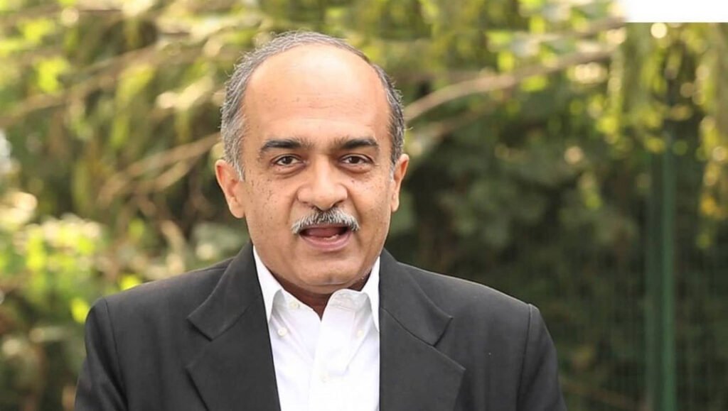 वरिष्ठ वकील और सामाजिक कार्यकर्ता प्रशांत भूषण ने देश की गिरती अर्थव्यवस्था पर केंद्र सरकार को आड़े हाथों लिया है। प्रशांत भूषण ने 11 देशों की जीडीपी का चार्ट ट्विटर पर साझा करते हुए सरकार पर निशाना साधा है।