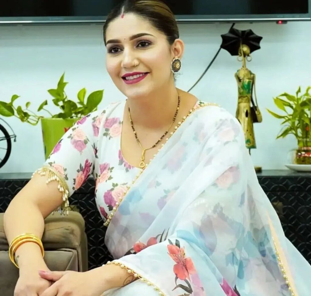 देसी क्वीन सपना चौधरी का लेटेस्ट वीडियो सोशल मीडिया पर बहुत वायरल हो रहा है। सपना चौधरी मशहूर शायर राहत इंदौरी के शेर पर जबरदस्त एक्सप्रेशन देती नजर आ रही है।
