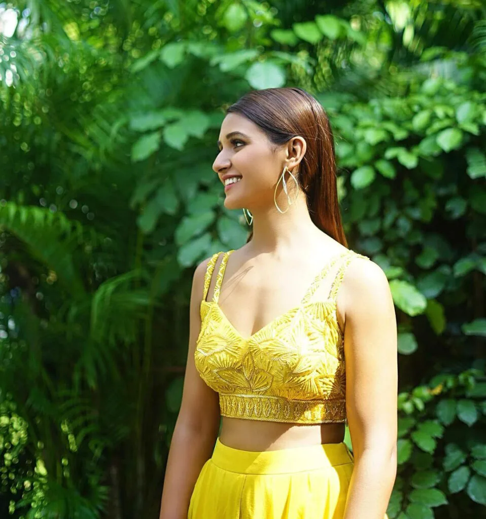 Actress Shakti Mohan ने नोरा फतेही के 'ओ साकी' गाने पर किया धांसू डांस,बार-बार देखा जा रहा है वीडियो 9 Actress Shakti Mohan