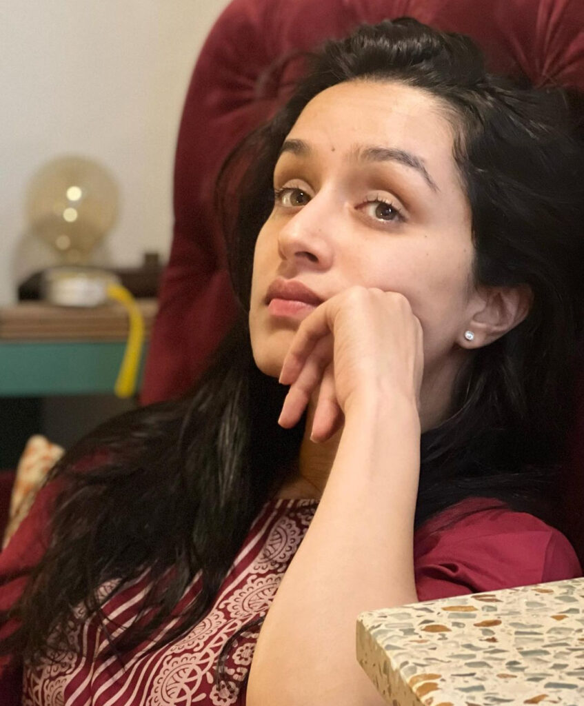 सुशांत सिंह राजपूत डेथ केस में ड्रग एंगल को लेकर एनसीबी दीपिका पादुकोण श्रद्धा कपूर सारा अली खान और रकुल प्रीत सिंह से पूछताछ कर रही है।