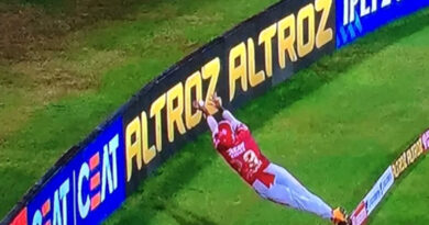 IPL 2020 match, RR vs KXIP : संजू सैमसन द्वारा लगाए गए हवाई शॉट को निकोलस पूरन ने बाउंड्री के बाहर डाइव लगाकर रोका। सचिन तेंदुलकर बोले-अविश्वसनीय।