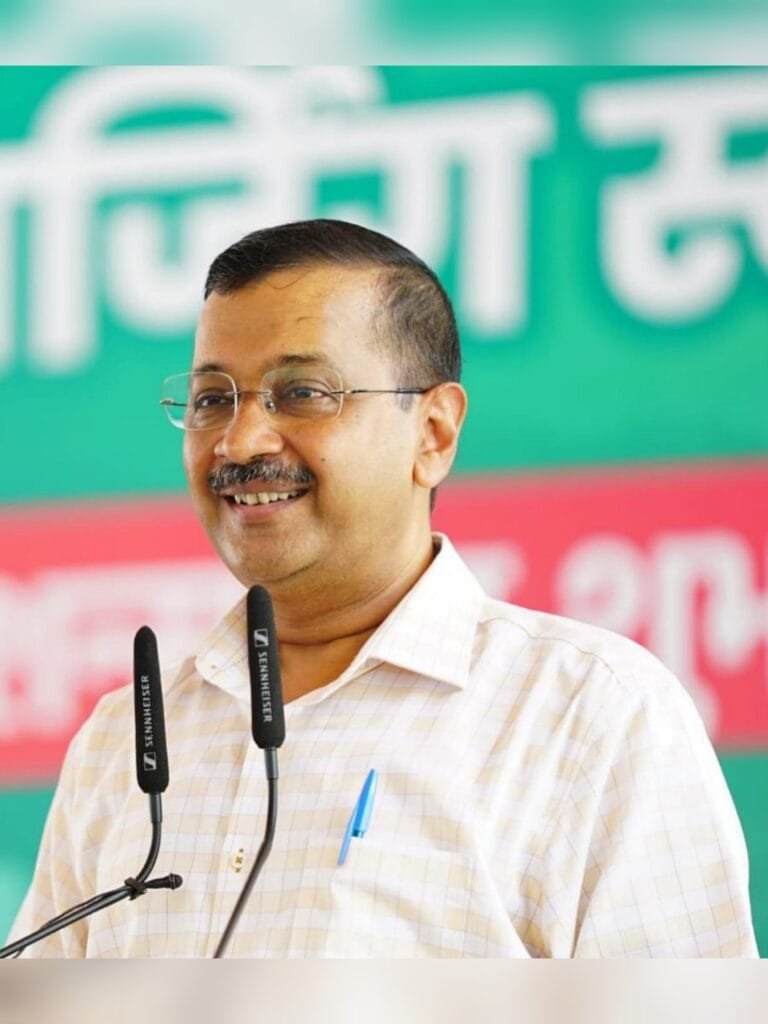 दिल्ली की अरविंद केजरीवाल सरकार ने प्राइवेट स्कूलों में पढ़ने वाले छात्रों के हित में बड़ा फैसला लिया है। दिल्ली सरकार ने निजी स्कूलों से कहा कि कोई भी स्कूल ट्यूशन फीस के अलावा अन्य चार्ज ने करें।