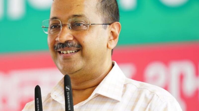 दिल्ली की अरविंद केजरीवाल सरकार ने प्राइवेट स्कूलों में पढ़ने वाले छात्रों के हित में बड़ा फैसला लिया है। दिल्ली सरकार ने निजी स्कूलों से कहा कि कोई भी स्कूल ट्यूशन फीस के अलावा अन्य चार्ज ने करें।