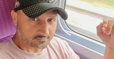 आईपीएल 2020 के लिए यूएई पहुंचने के बाद चेन्नई सुपर किंग्स टीम एक के बाद एक झटके झेल रही है। सुरेश रैना के बाद अब हरभजन सिंह भी सीएसके टीम से बाहर हो गए हैं।